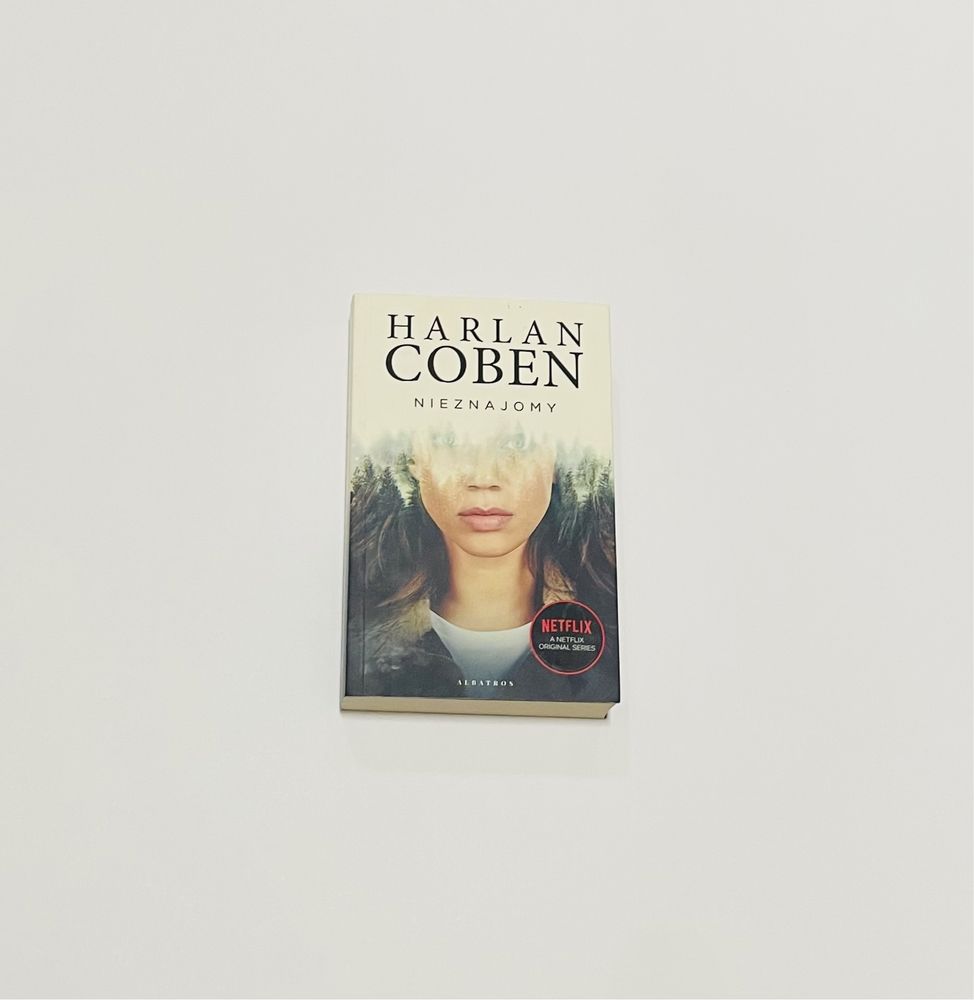 Książka Harlan Coben “Nieznajomy”.