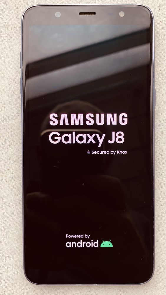 Смартфон SAMSUNG J8