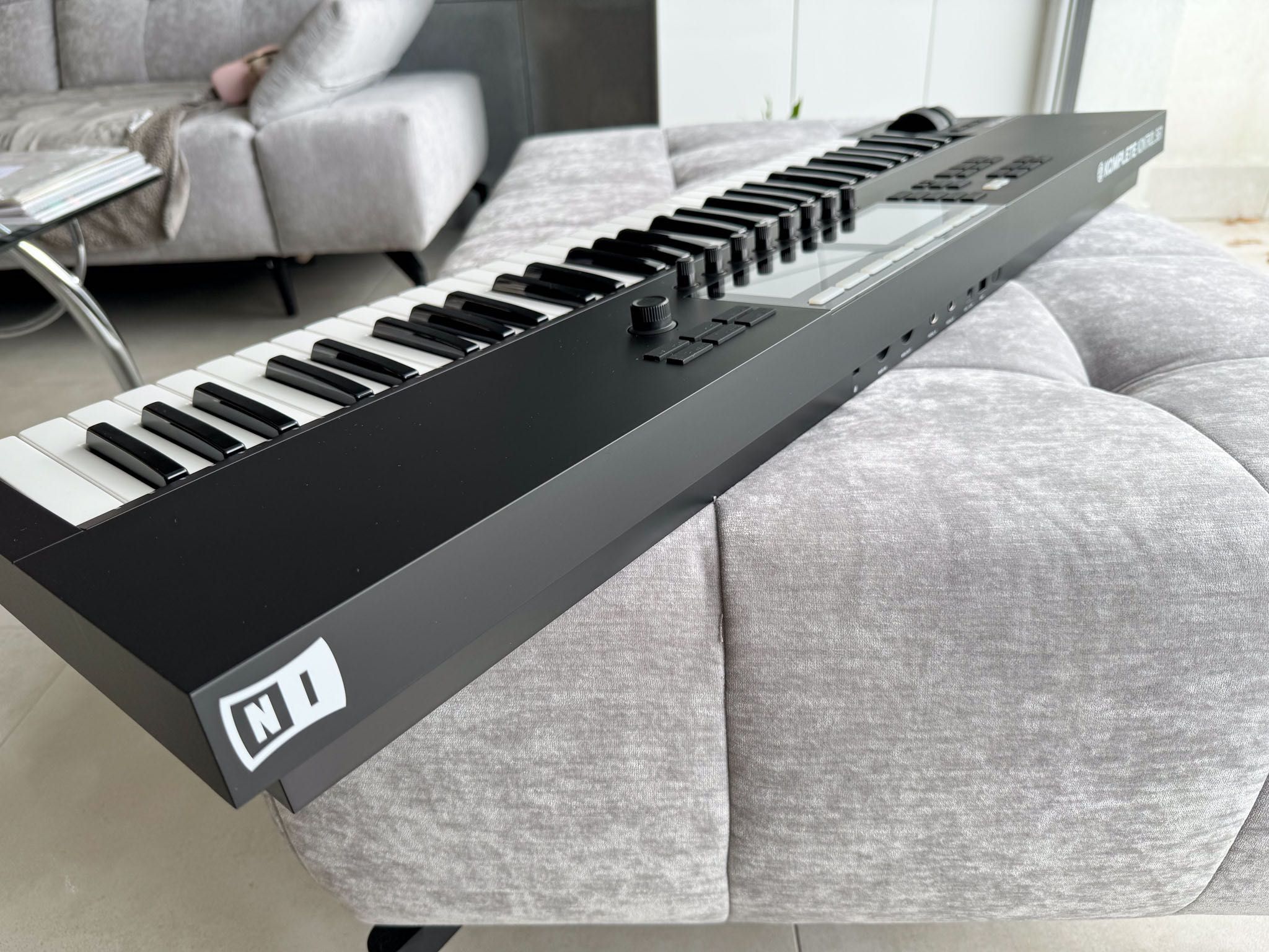 Komplete KONTROL S61 MK2