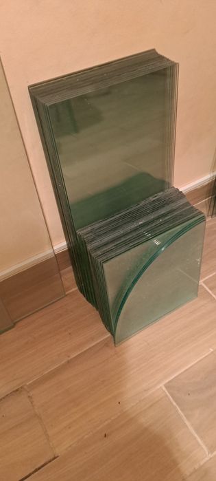 Скляні  полиці  чи  дверки