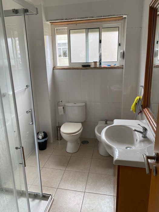 Alugo quarto em Massamá para casal