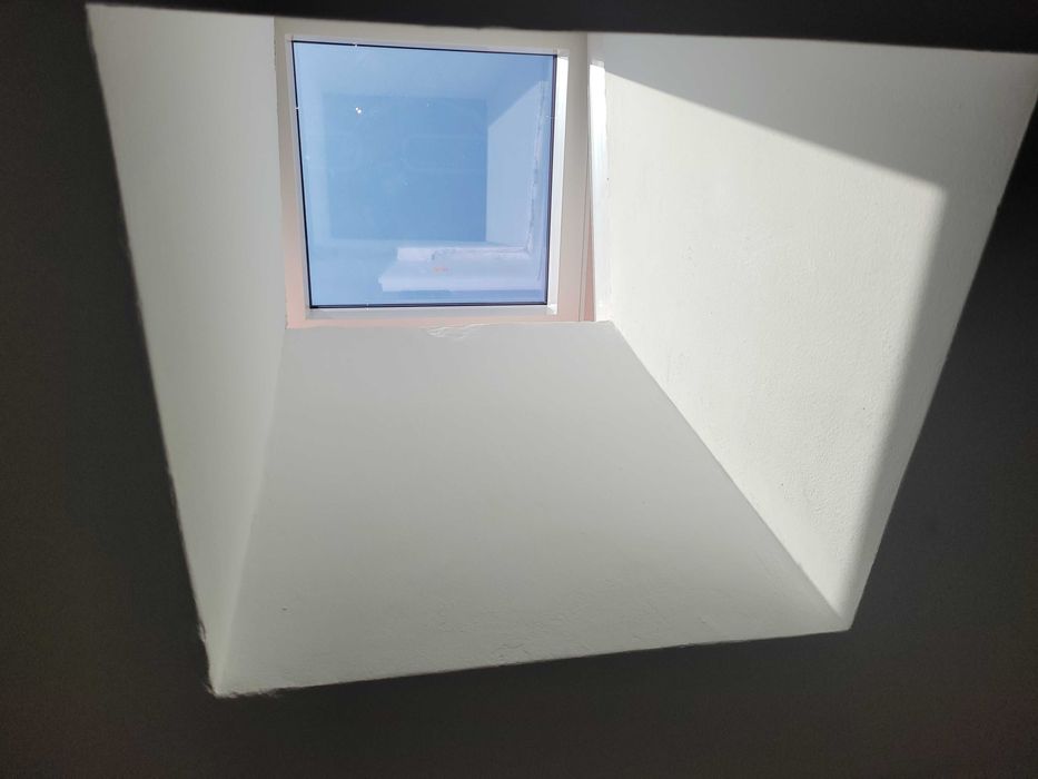 T1 Bem localizado; pleno de luz natural