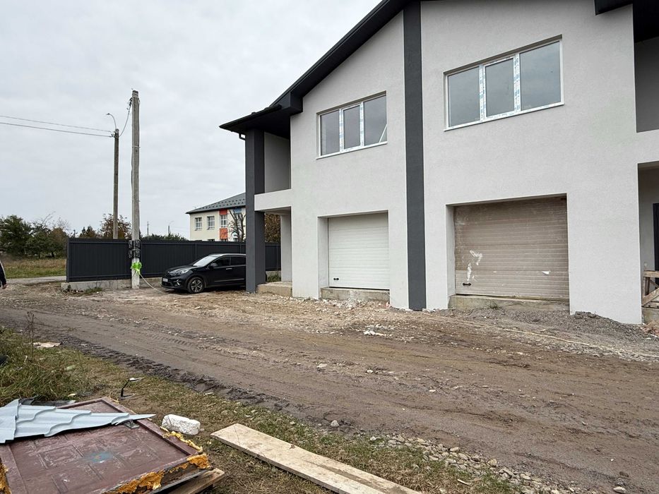 Продаємо дуплекс з гаражем і ділянкою 3.5 сотки