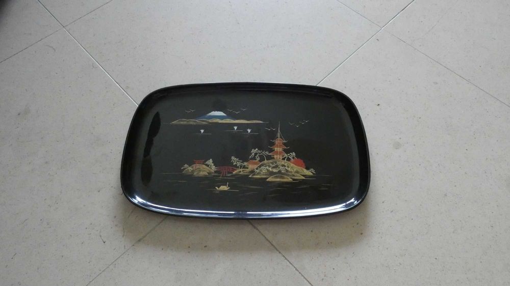 Louça japonesa feita de madeira