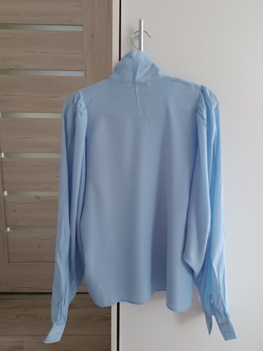 Piękna, błękitna koszula damska z wiązaniem baby blue - rozmiar M/L