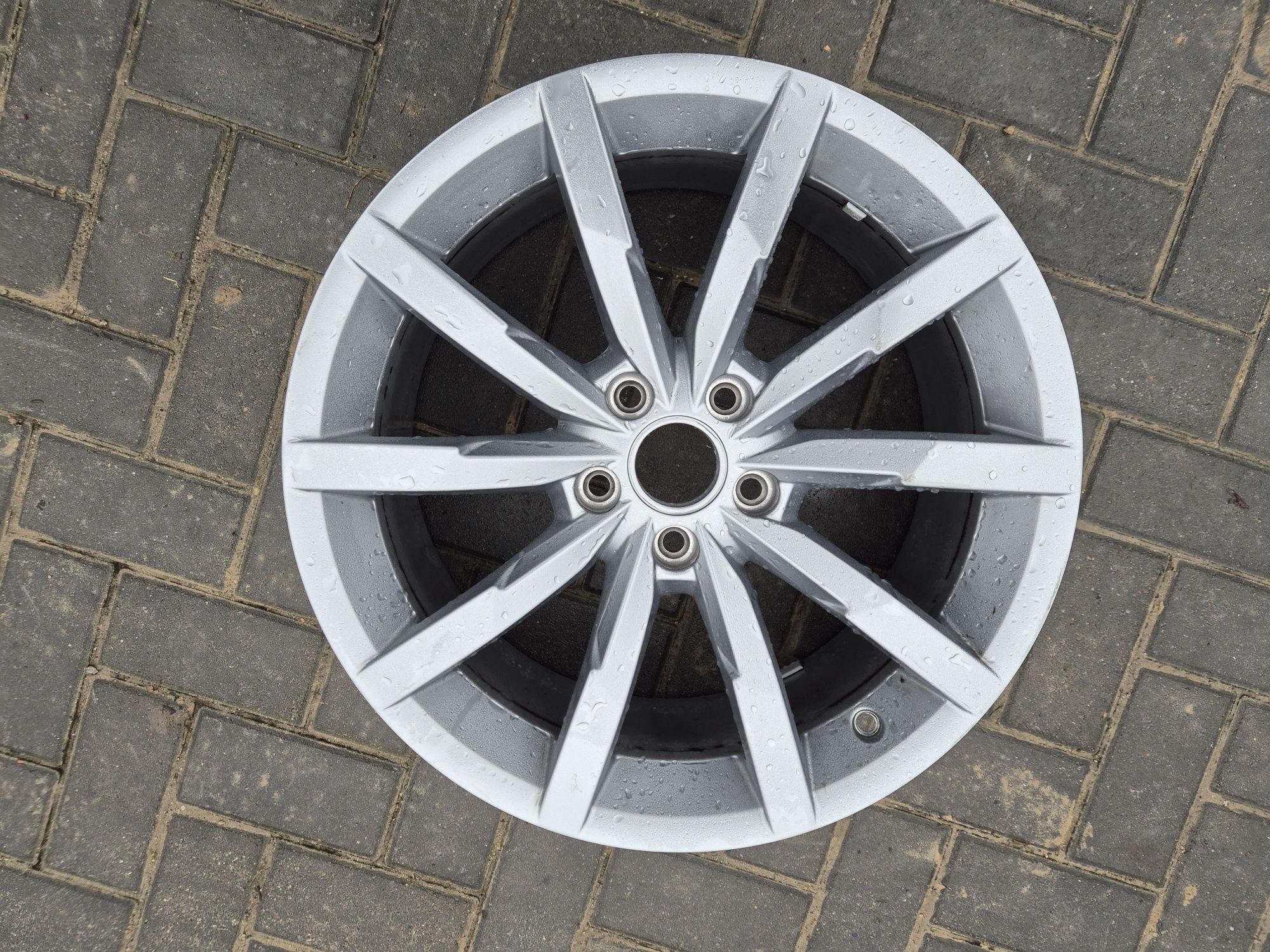Felga volkswagen Passat B8 3G0.601.025Q 8Jx18 ET44 ładna