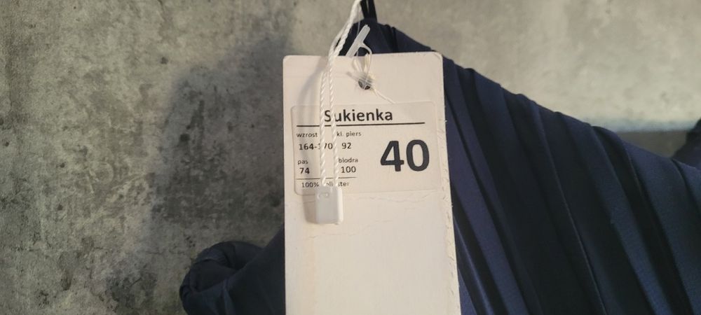 Piękna granatowa sukienka L