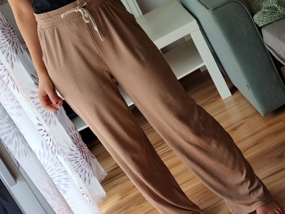 Nowe Bawełniane beżowe letnie spodnie z szerokimi nogawkami r. M