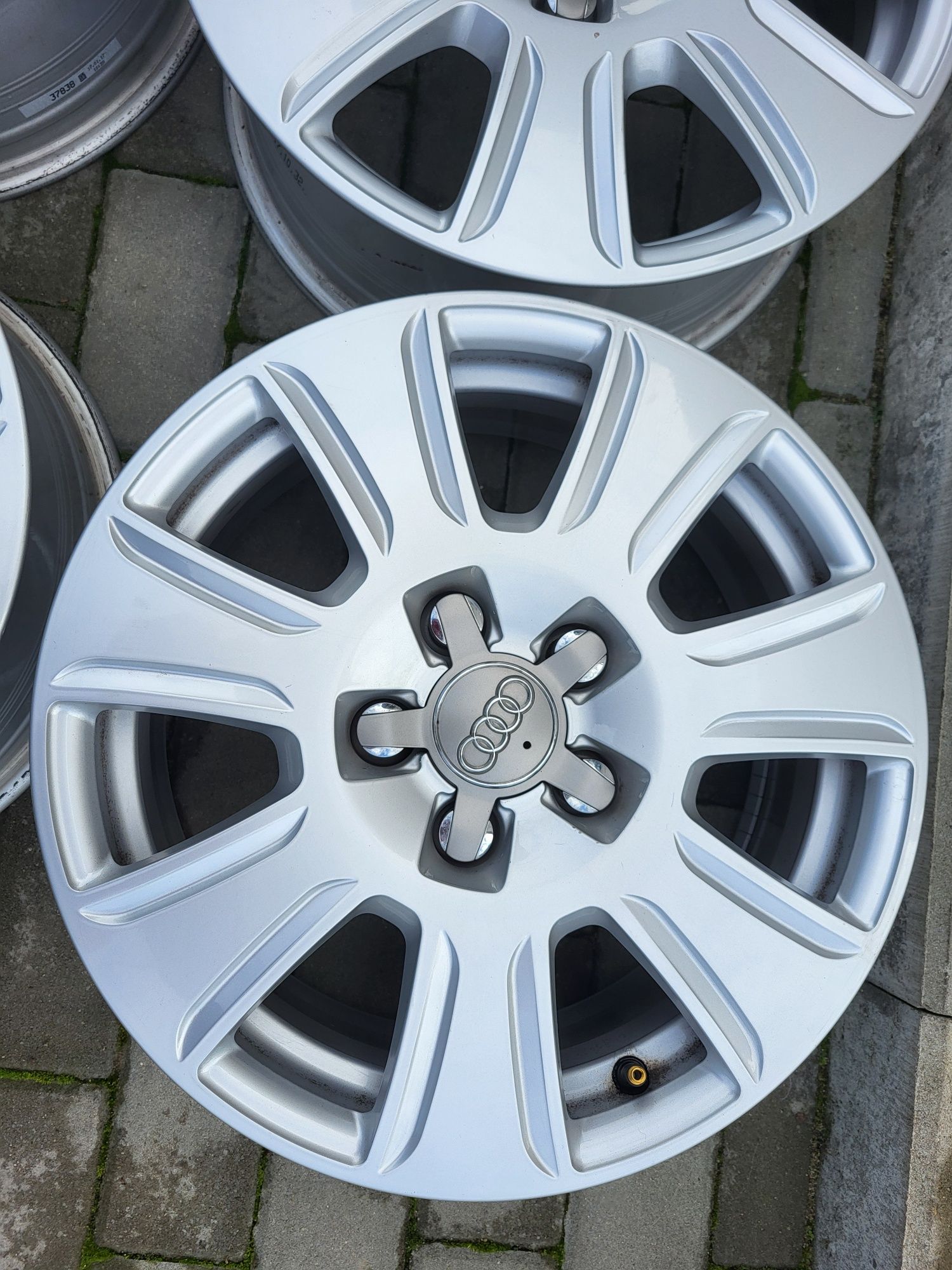 Felgi 6.5Jx16x ET33 Audi Q3 Q2 A3 8V A6 C6 A4 B7 Passat B6 B8