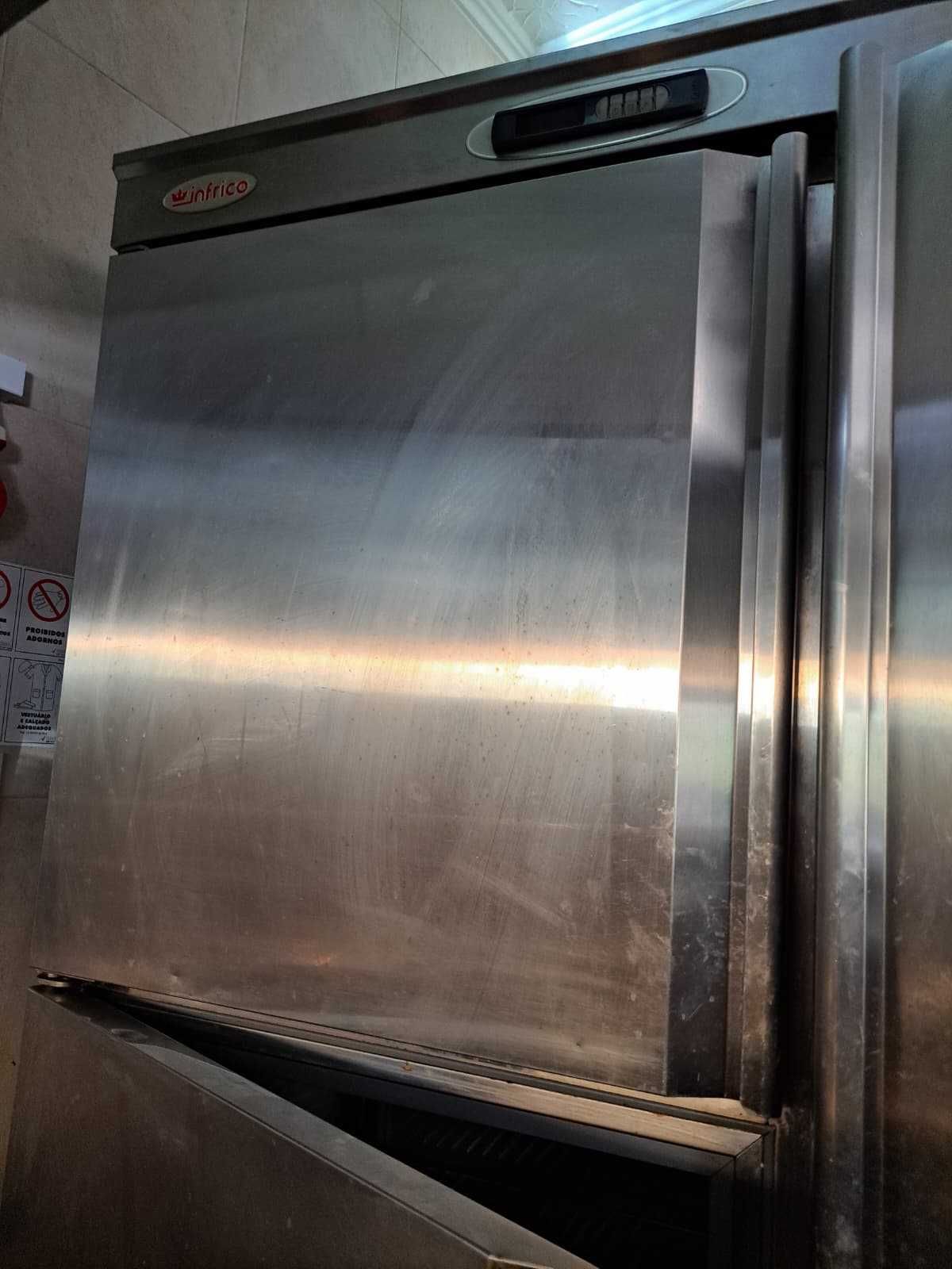 Frigorífico Industrial Infrico de 3 Portas