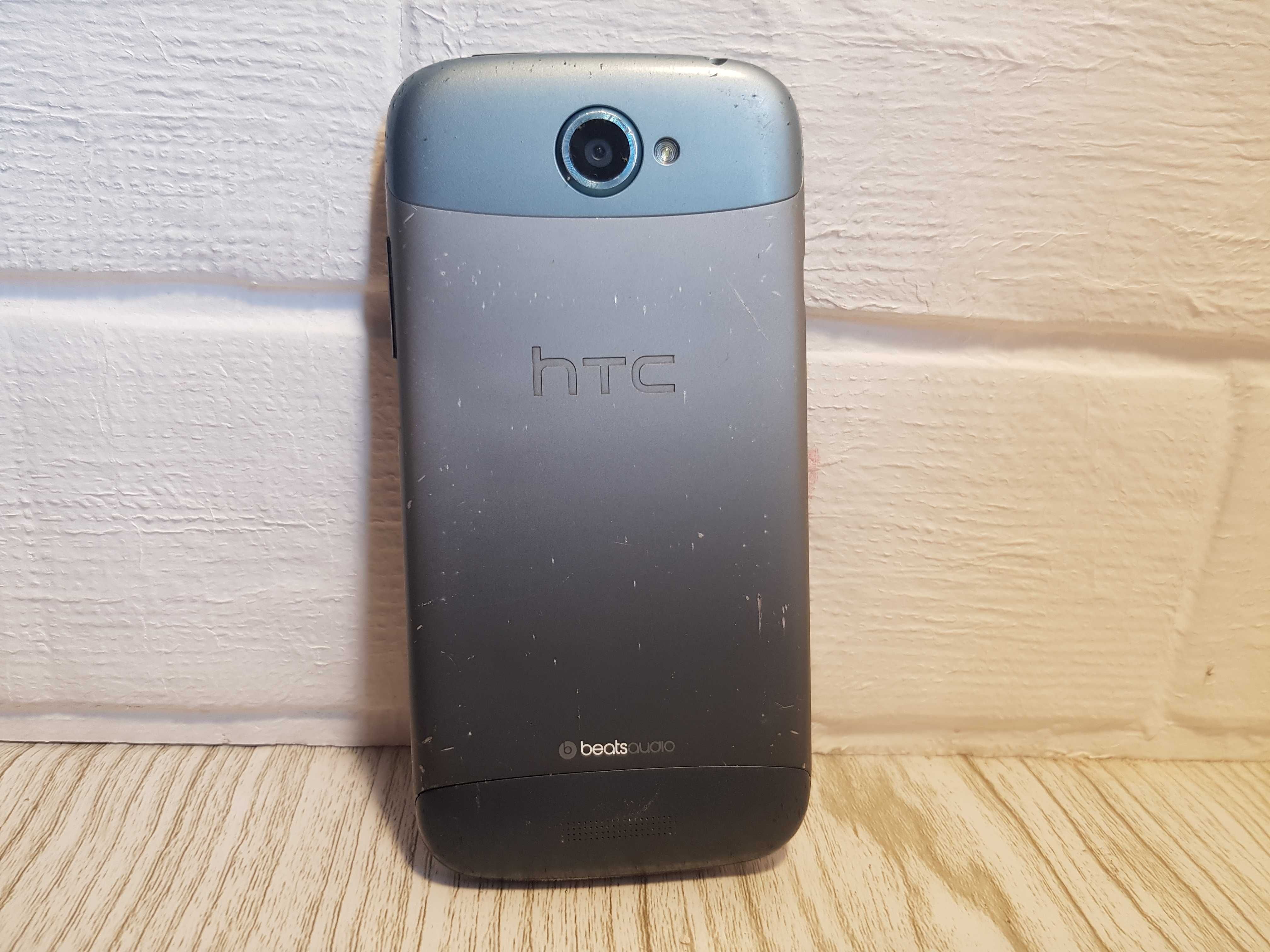 Смартфон HTC One S