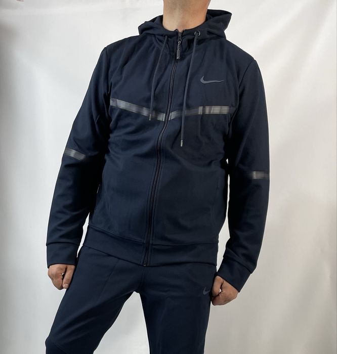 Мужской спортивный костюм сезон осень в синем цвете