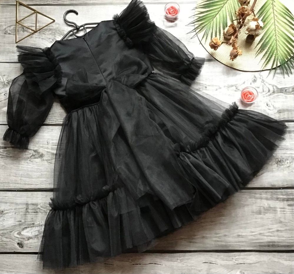 Чорна сукня в стилі Венздей
