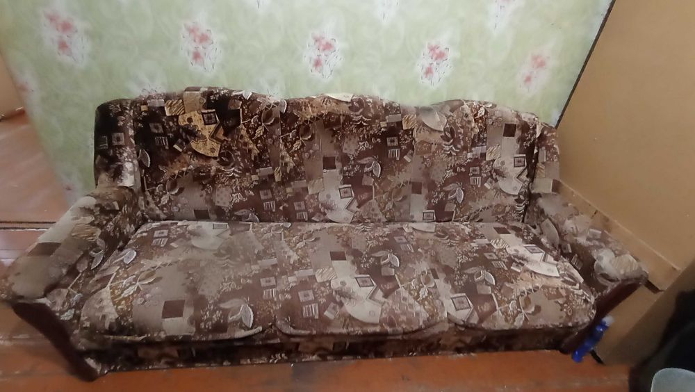 Диван в доброму стані!
