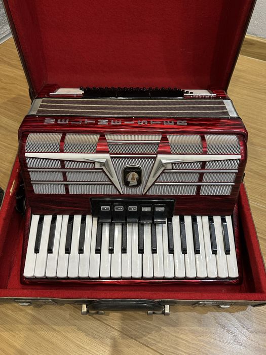 Akordeon Weltmeister Amigo 80 basów