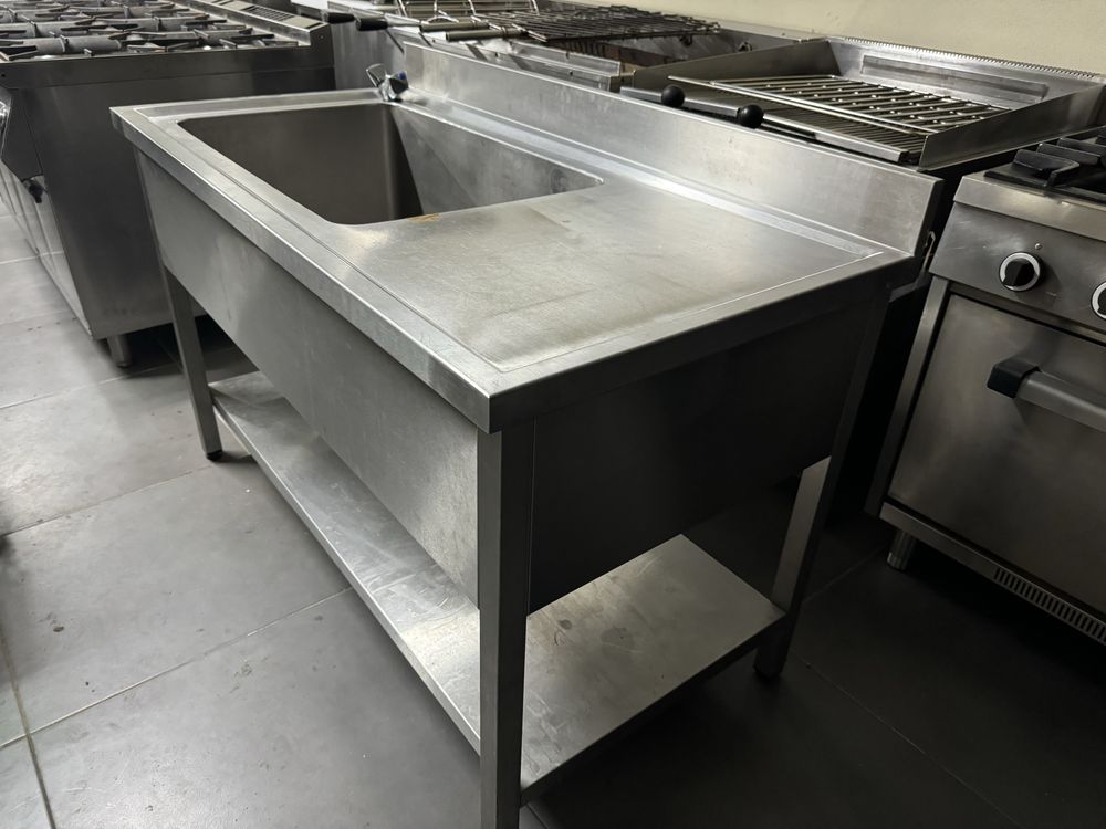 Bancada /escaparate em aço inox com pia e torneira