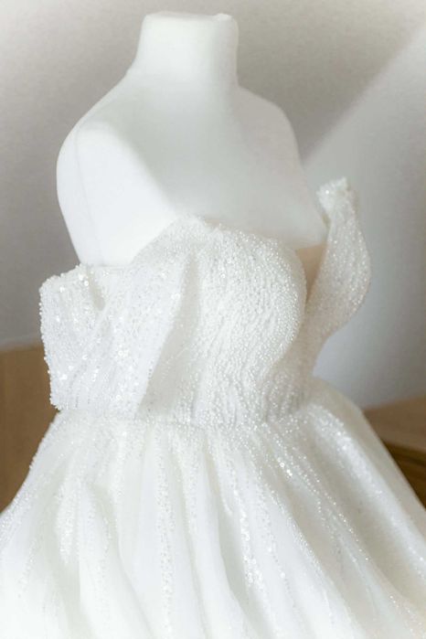 Продається весільна сукня