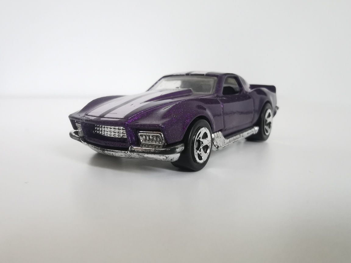 Hot Wheels Autko Resorak Model Blvd Bruiser Fioletowy 2010 rok