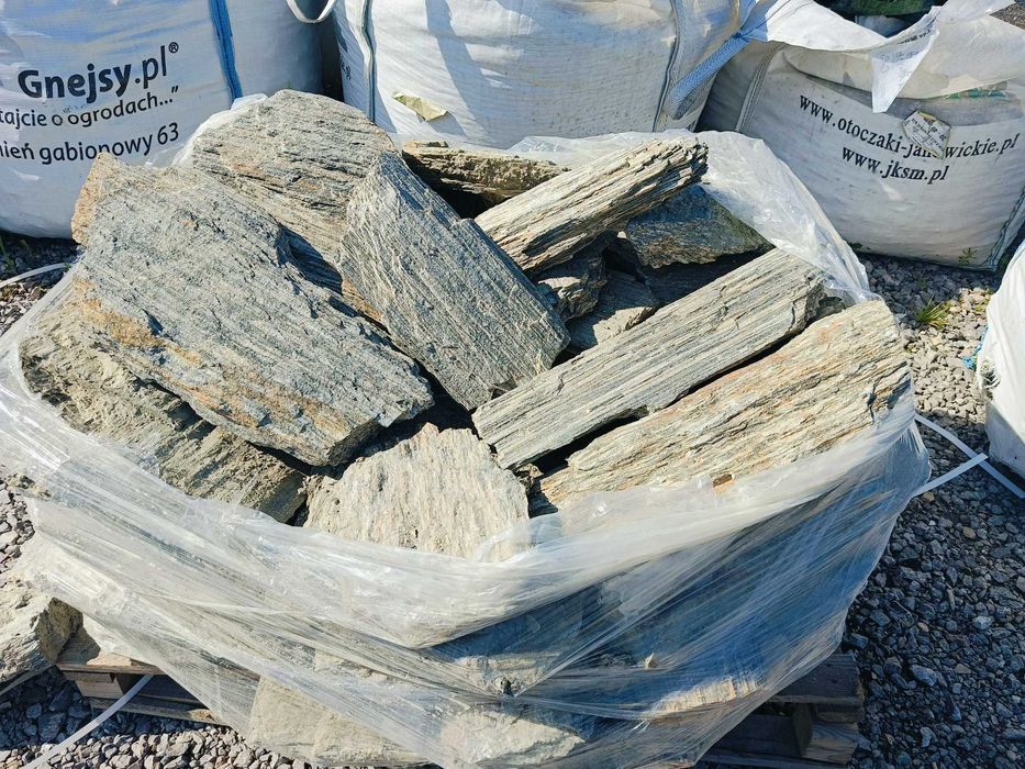 Kamień dekoracyjny - głazy Gnejsowe kora kamienna