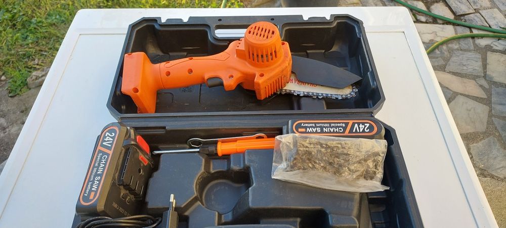 Serra a bateria de cortar ramos