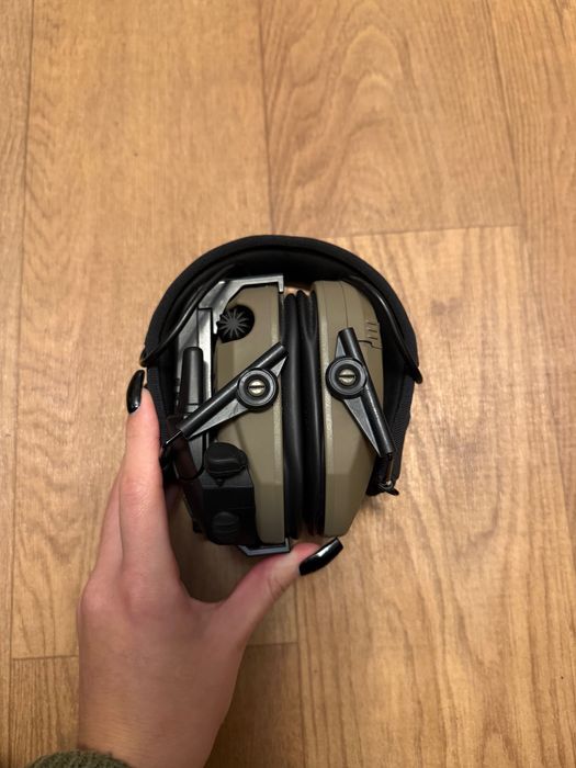 Продається каска та навушники