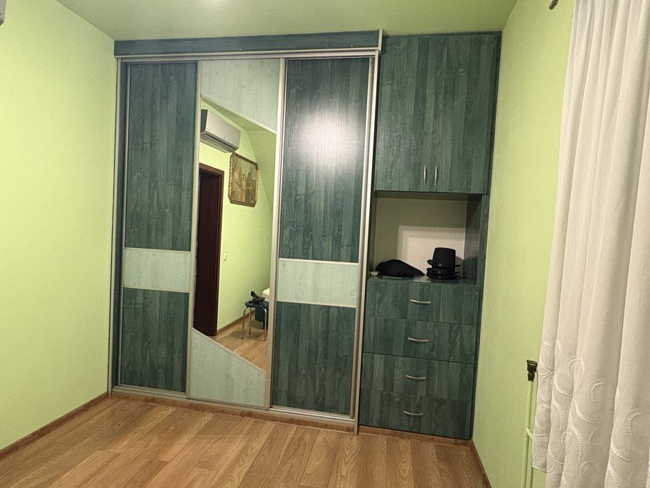 Szafa do zabudowy z lustrem