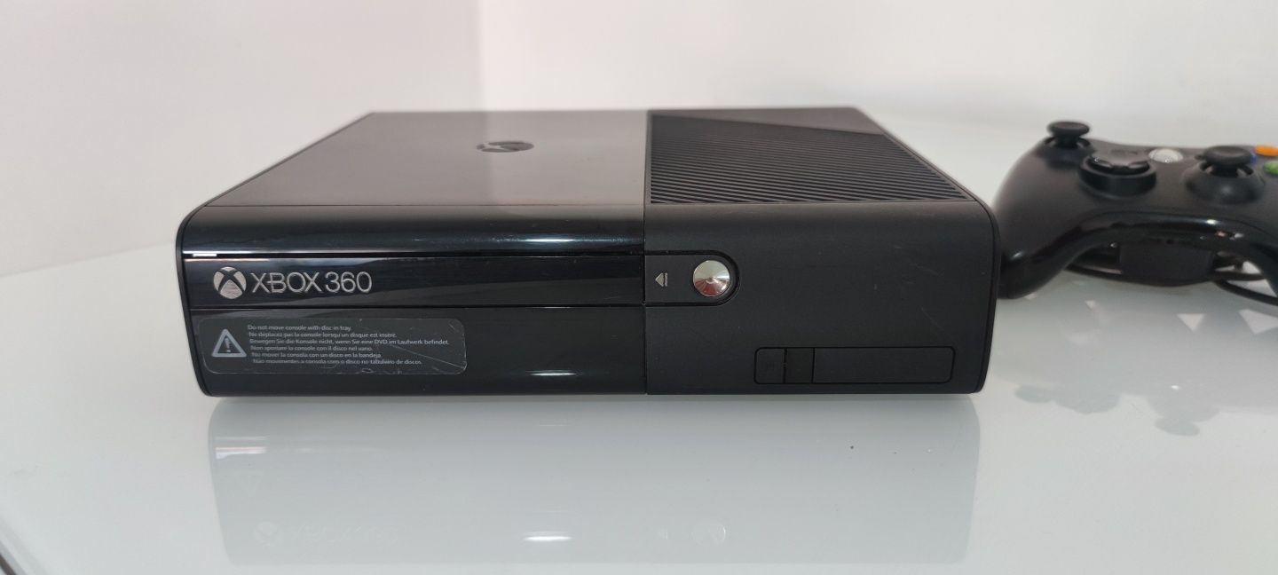 X Box 360 - com 1 comando - HD 120Gb