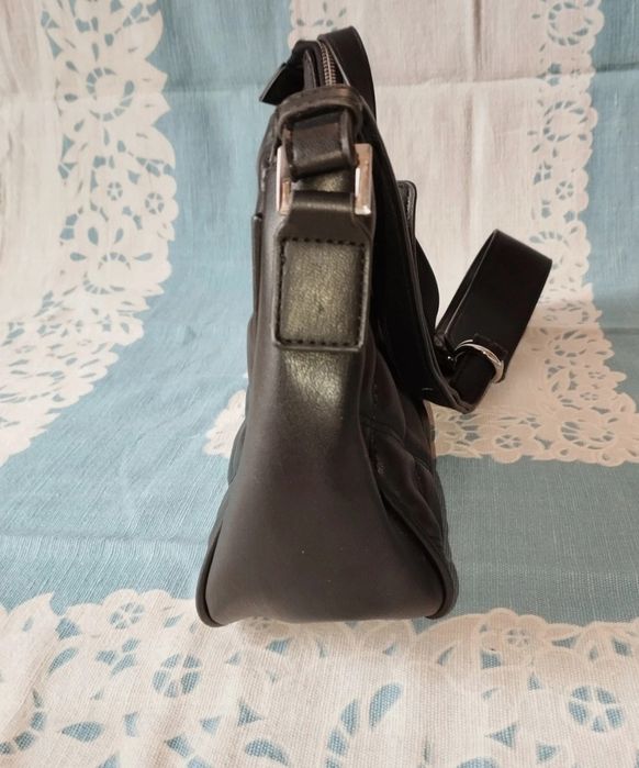 Reserved torebka z ozdobnym pikowaniem czarna