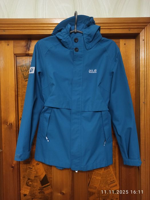 Жіноча куртка Jack Wolf waterproof розмір xs/s.