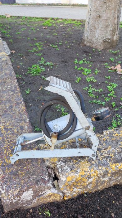 Продаю ножной насос.