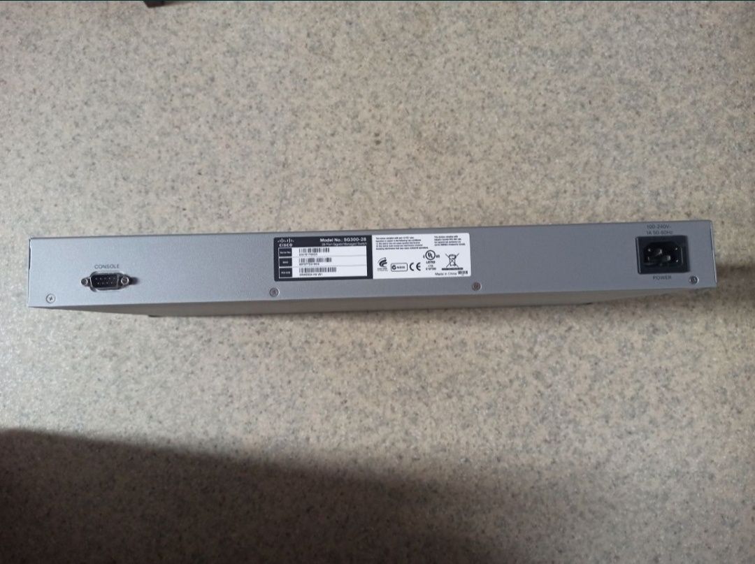 Switch zarządzalny CISCO SG300-28