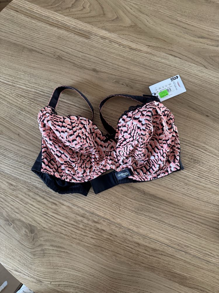 Biustonosz nowy 95E brytyjskiej firmy Sculptresse by Panache