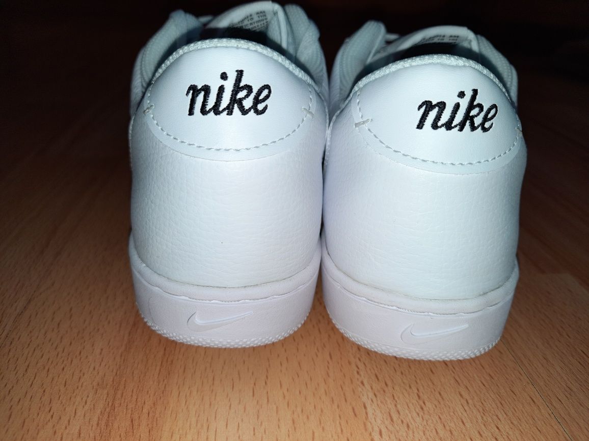 Оригінальні чоловічі кросівки Nike Court Vintage Premium White (CT1726