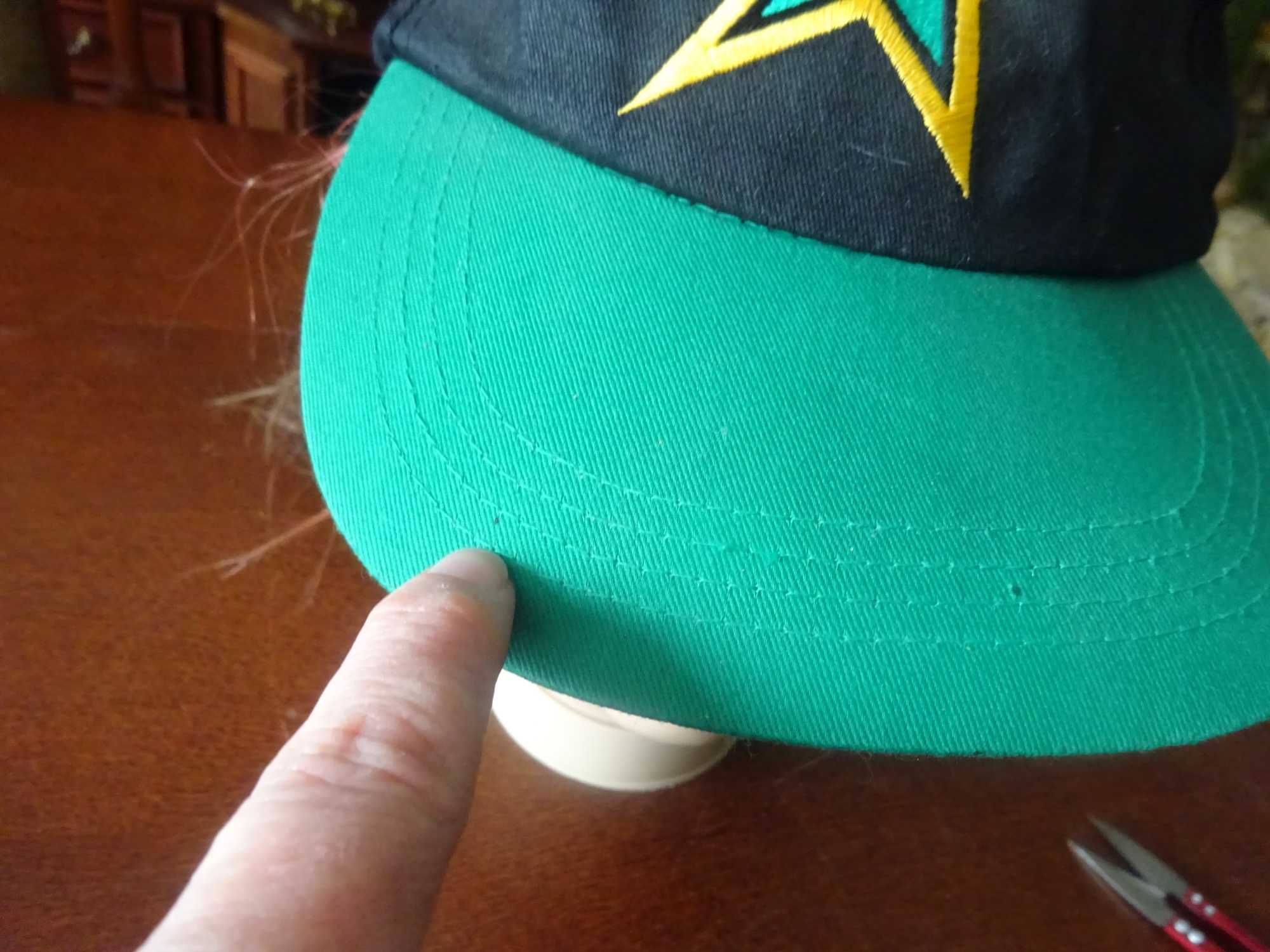 czapka regulowana czarna z daszkiem NOWA STARS
