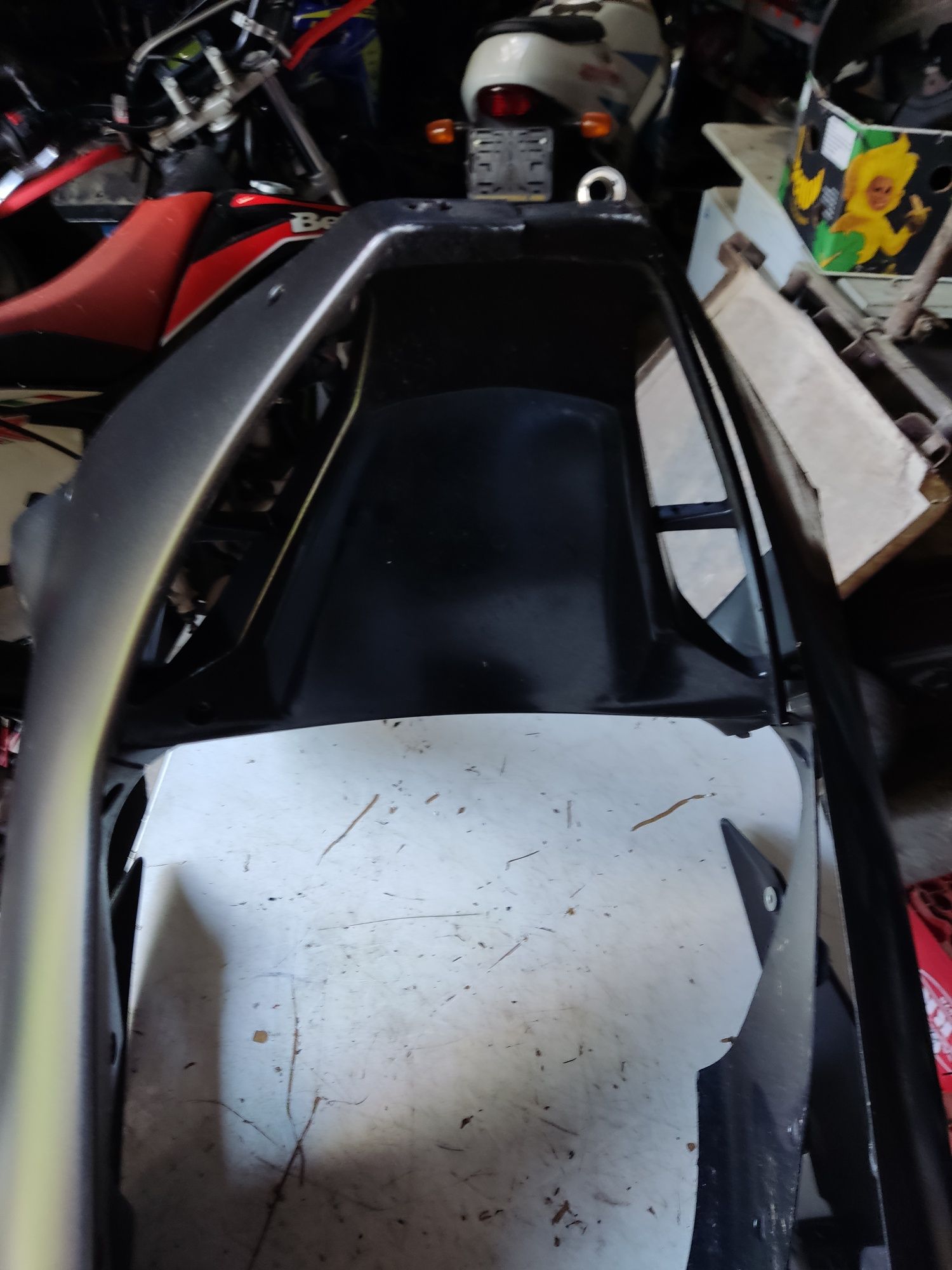 Yamaha R1 rn09 bok owiewka łącznik komplet