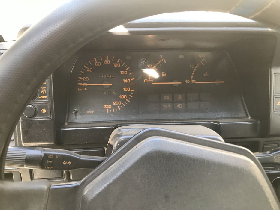 Мазда 323 на ходу