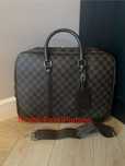 Nowa torba na laptopa Louis Vuitton.