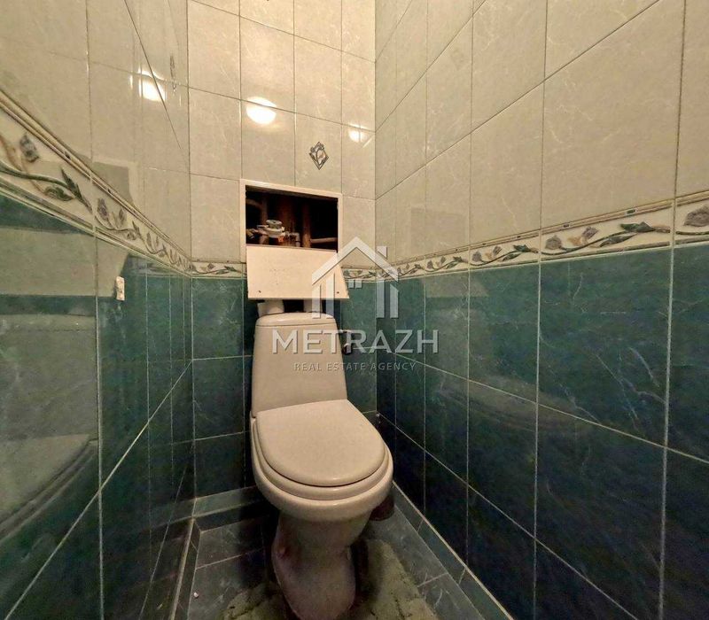 89060Продам 3 комнатную на Роганской!