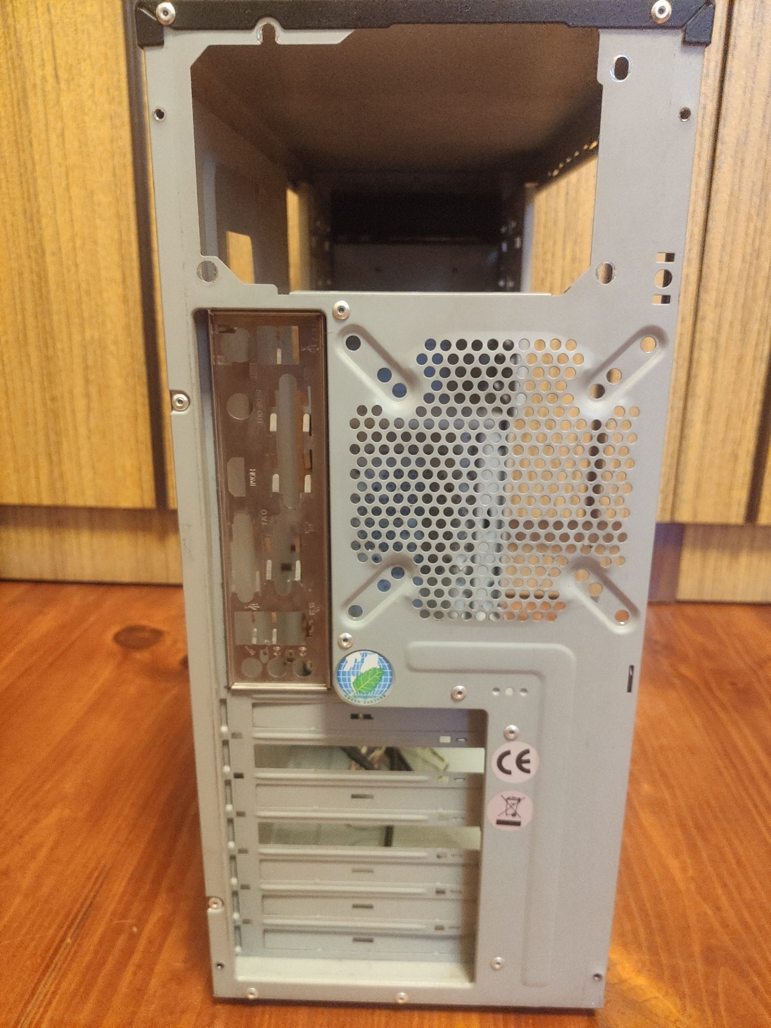Корпус для офісних ПК та "Sleeper build"