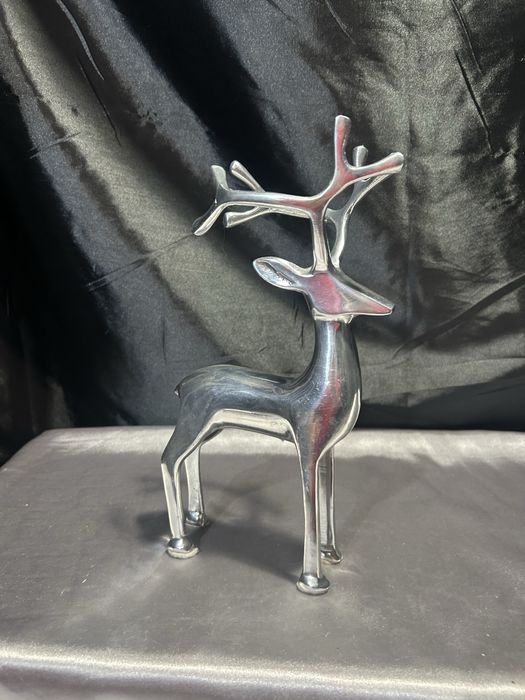 Figurka Jelenia z Metalu Srebrny Kolor, Elegancka Dekoracja