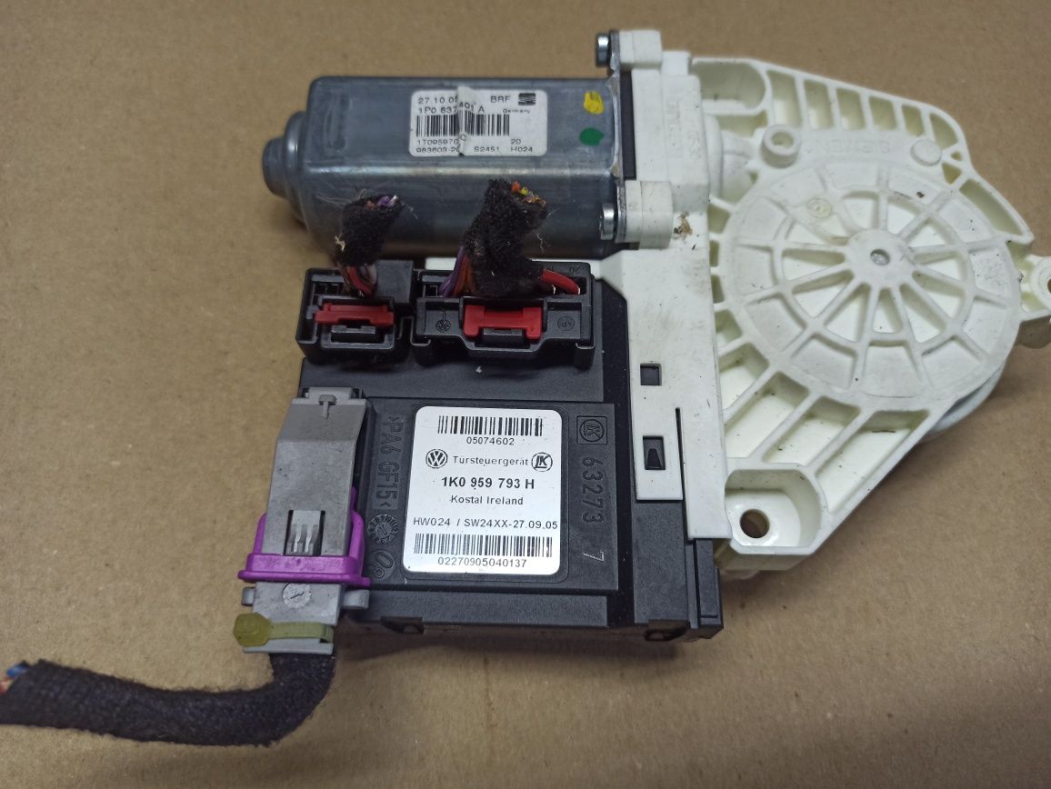 Audi A3 VW Golf 5 Passat Seat Altea silniczek lewy przod 1k0.959.793h