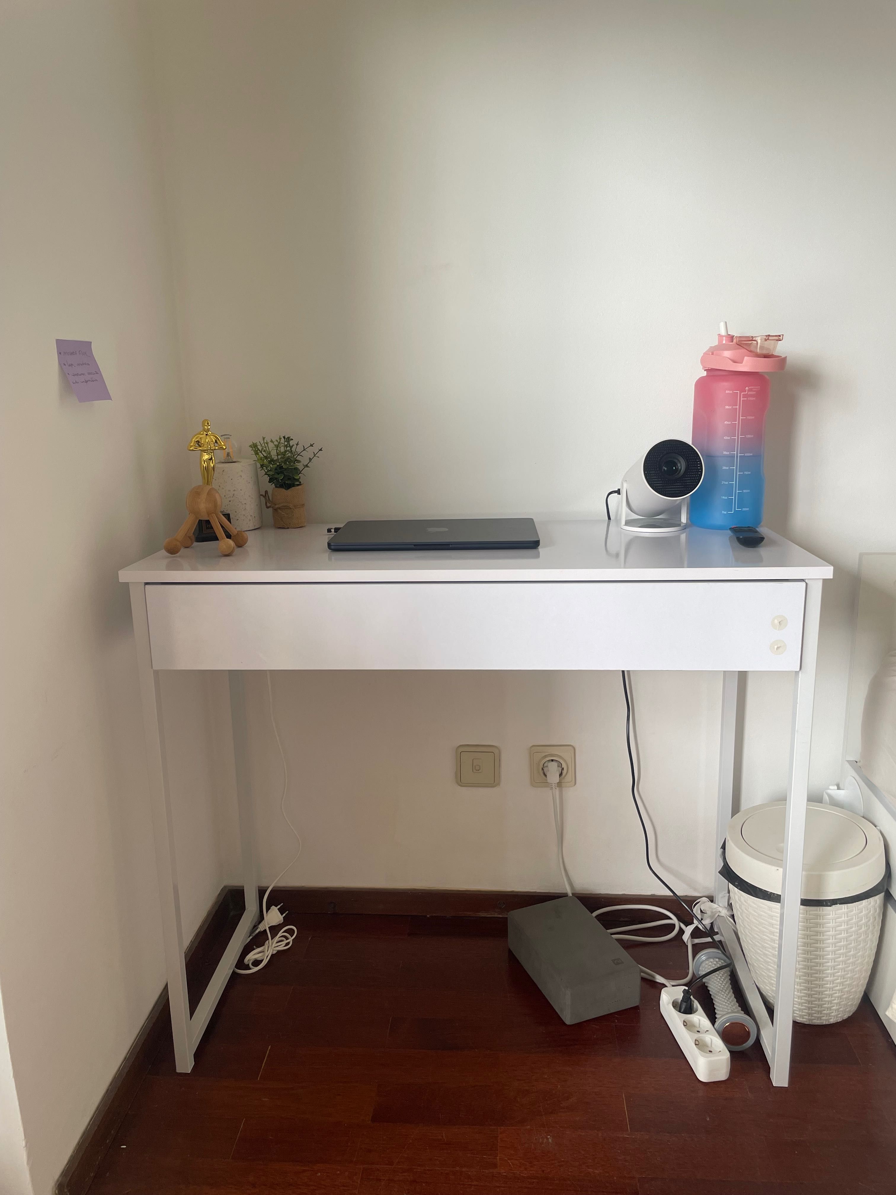 Secretaria com gaveta