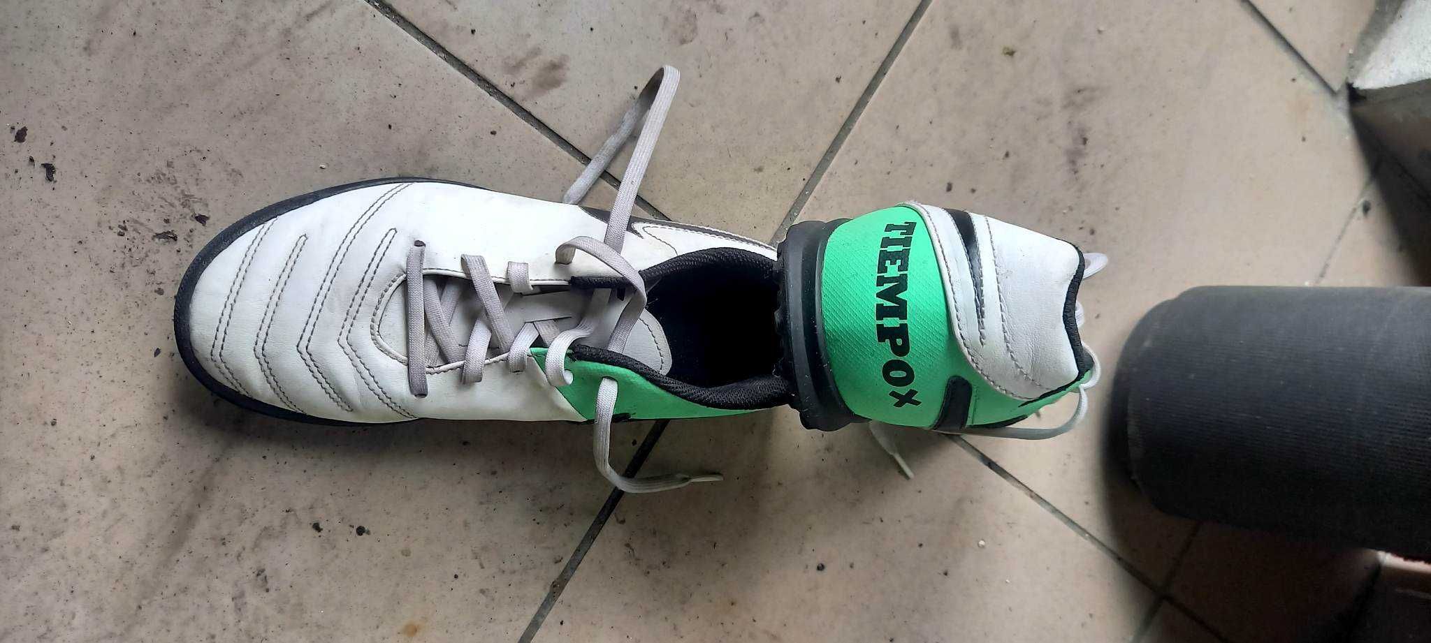 Buty piłkarskie nike turfy na orlik dziecięce rozmiar 38.5