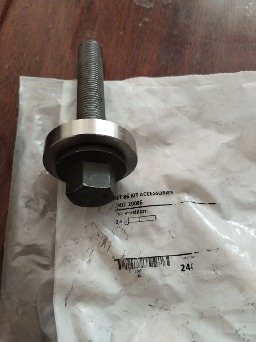 Продам болт для коленвала.