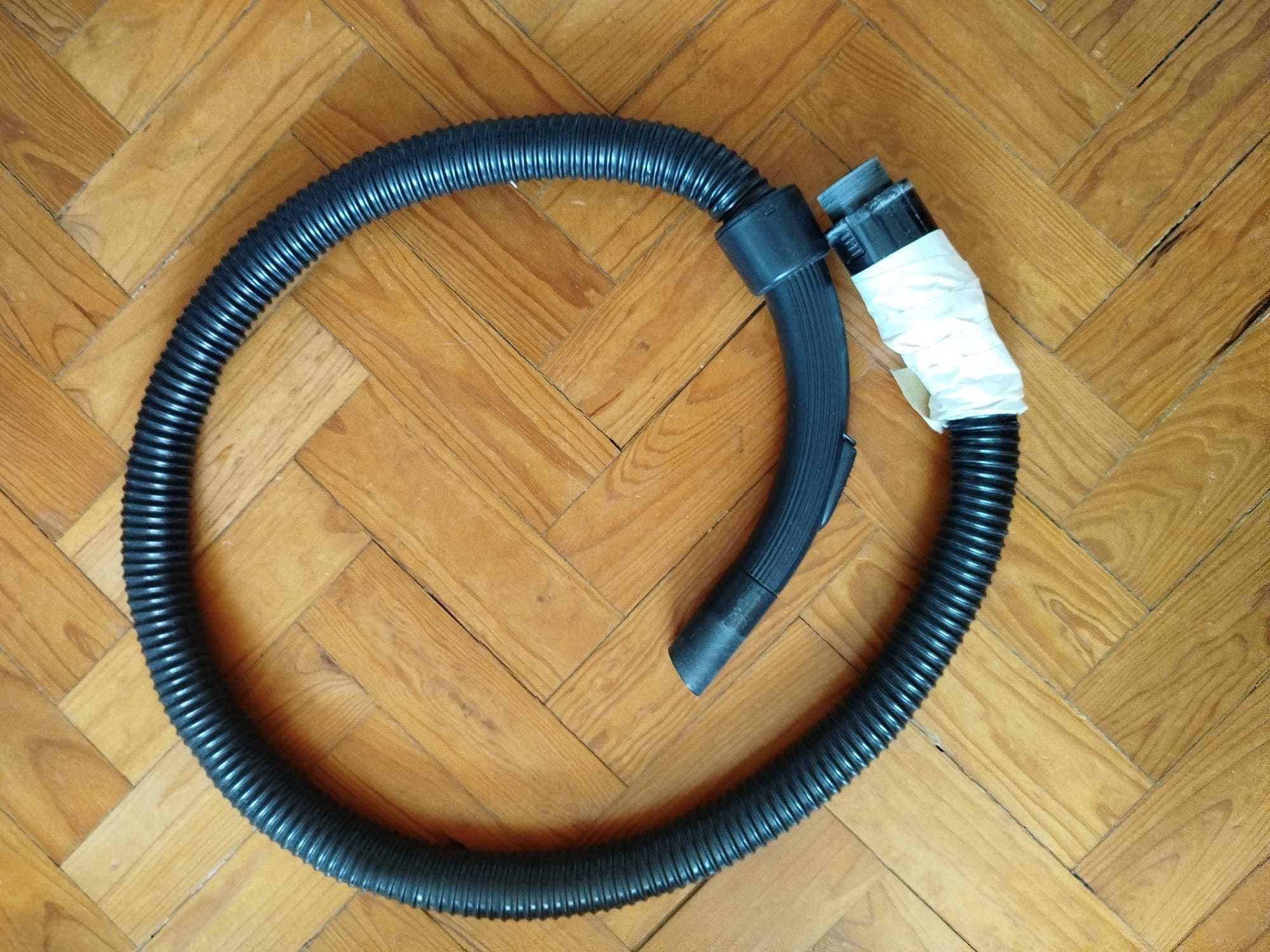 Aspirador TRISTAR 2400W
