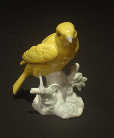 Pássaro em ramo, escultura em biscuit alemão