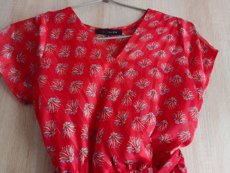 Sukienka kopertowa z paskiem LolaLiza xs / s France elegancka zwiewna