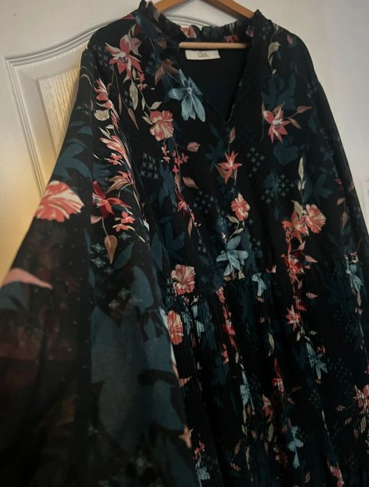 Sukienka w kwiaty 4xl clockhouse