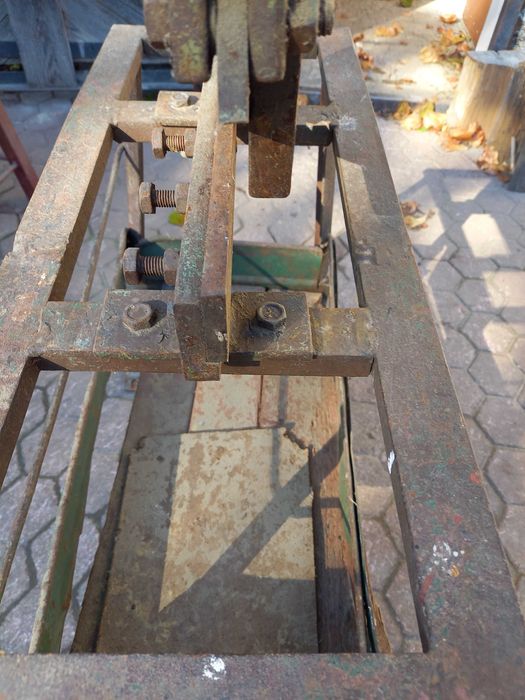 Nozyce do blachy , gilotyna