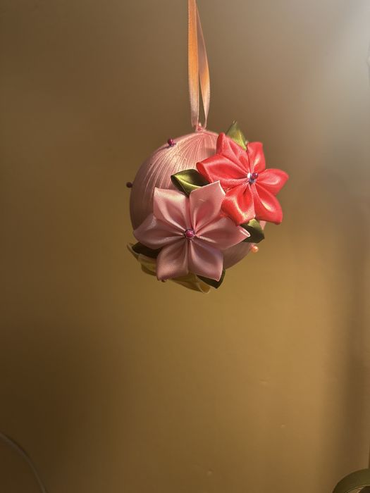 Bombka kanzashi różowa